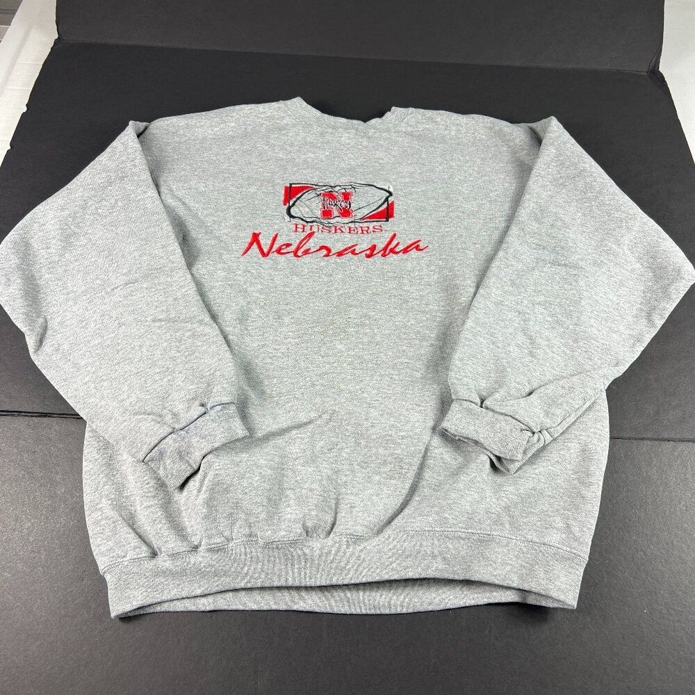 VTG Cadre Nebraska Cornhuskers Sweatshirt Fits Large Grey Embroidered Crewneck